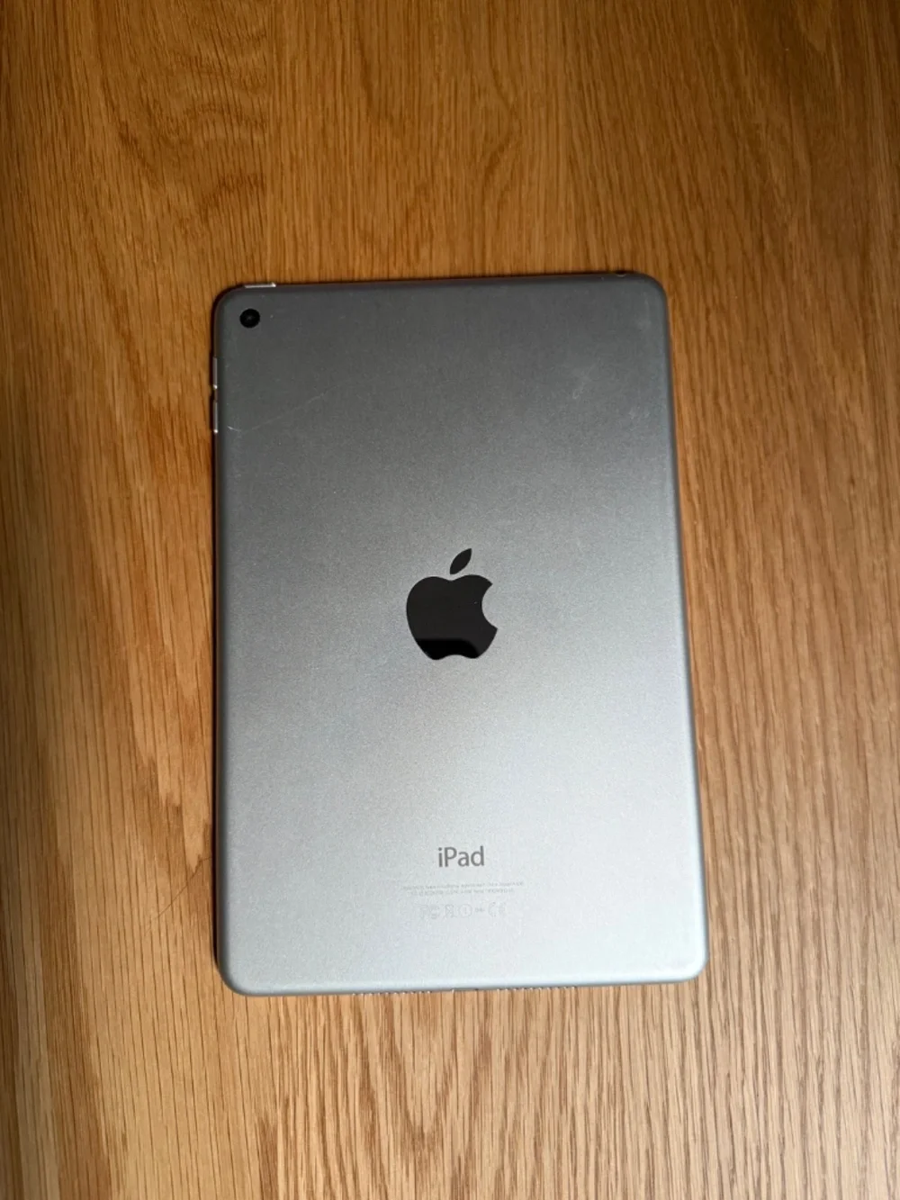 Apple iPad mini 4 Wi-Fi 128-GB Silver + Free Smart Cover